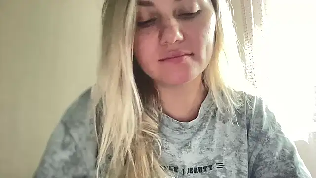 Snapshot of MonicaSweett chatting on 10/11/25, 10:36 MonicaSweett online show from 10/11/25, 10:36