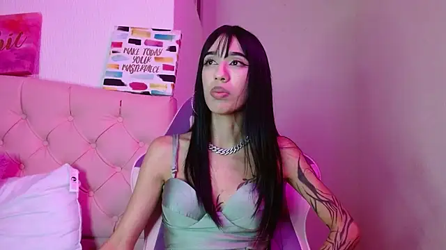 Snapshot of London_Sophia19 chatting on 09/19/25, 03:19 London Sophia19 online show from 09/19/25, 03:19