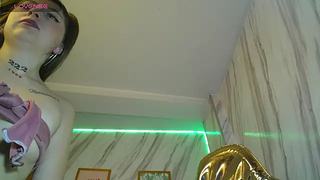 madelen b online show from 09/22/25, 07:49