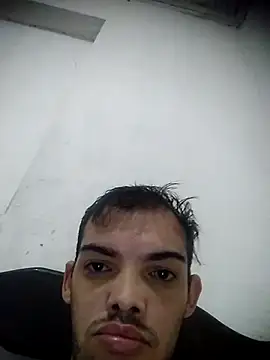 Snapshot of GuilhermeYuree chatting on 10/19/25, 07:20 GuilhermeYuree online show from 10/19/25, 07:20