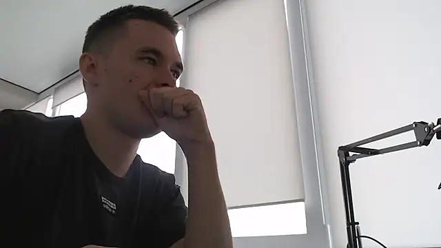 Snapshot of FreddyBredi chatting on 10/06/25, 07:06 FreddyBredi online show from 10/06/25, 07:06