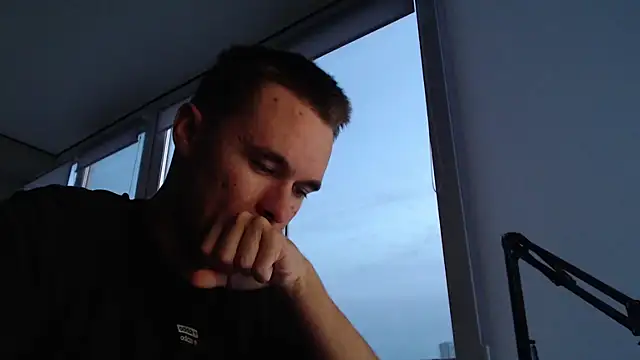 Snapshot of FreddyBredi chatting on 10/09/25, 01:42 FreddyBredi online show from 10/09/25, 01:42