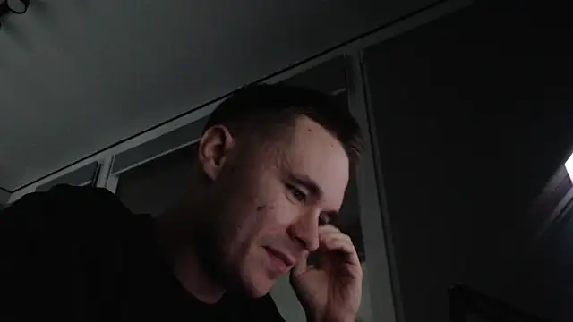 Snapshot of FreddyBredi chatting on 10/24/25, 01:51 FreddyBredi online show from 10/24/25, 01:51