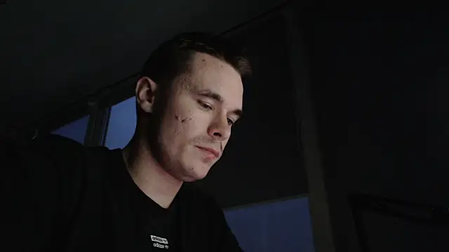 Snapshot of FreddyBredi chatting on 11/06/25, 12:50 FreddyBredi online show from 11/06/25, 12:50