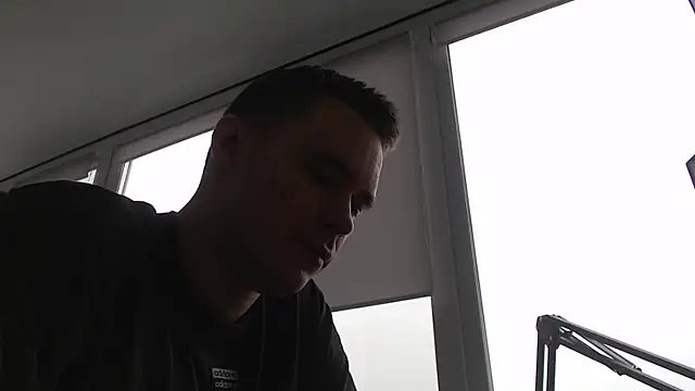 Snapshot of FreddyBredi chatting on 11/08/25, 05:51 FreddyBredi online show from 11/08/25, 05:51