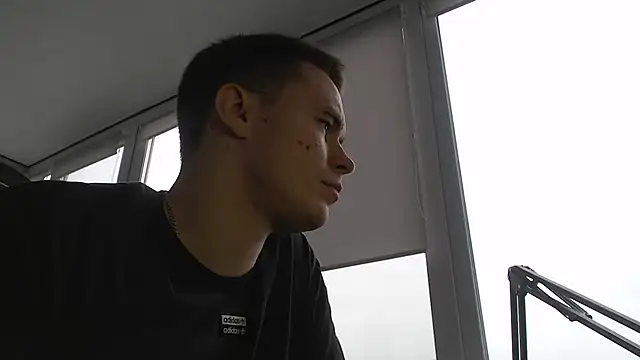 Snapshot of FreddyBredi chatting on 11/09/25, 08:23 FreddyBredi online show from 11/09/25, 08:23