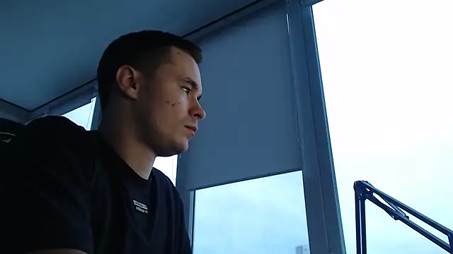 Snapshot of FreddyBredi chatting on 11/10/25, 11:42 FreddyBredi online show from 11/10/25, 11:42