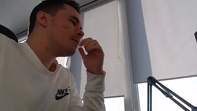 Snapshot of FreddyBredi chatting on 11/13/25, 07:07 FreddyBredi online show from 11/13/25, 07:07