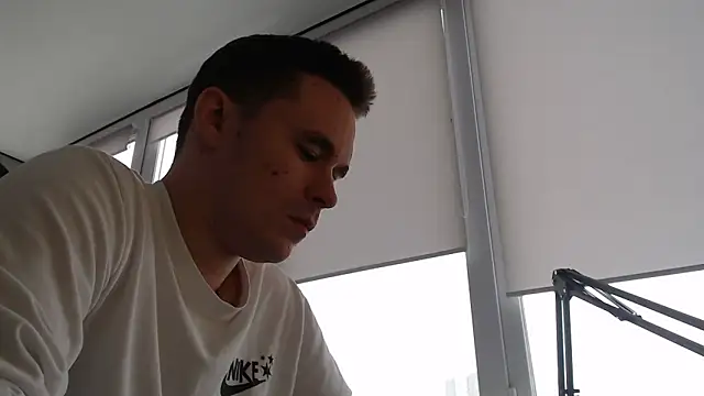 Snapshot of FreddyBredi chatting on 11/14/25, 07:18 FreddyBredi online show from 11/14/25, 07:18