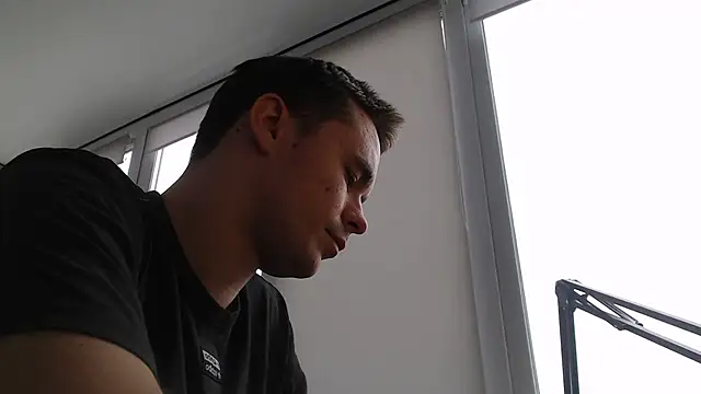 Snapshot of FreddyBredi chatting on 11/27/25, 09:00 FreddyBredi online show from 11/27/25, 09:00