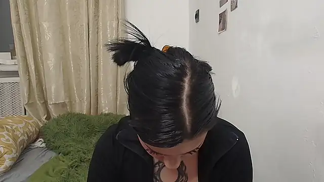 Snapshot of Susie_su chatting on 10/13/25, 10:43 Susie su online show from 10/13/25, 10:43