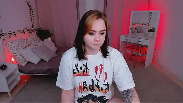 lunaalli online show from 11/10/25, 04:17