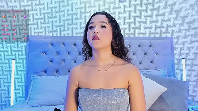 Evaa Lunna  online show from 10/31/25, 08:43