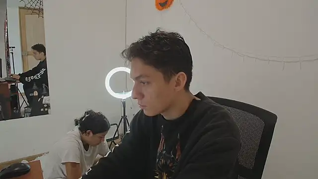 Aria Arthur online show from 10/12/25, 02:05