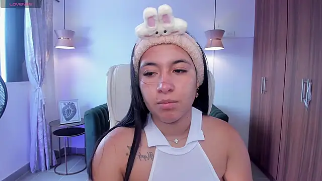 DANDARA THOM online show from 10/06/25, 07:22