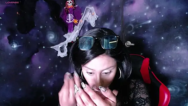 Snapshot of CristaldelLeon_s chatting on 10/03/25, 07:44 CristaldelLeon s online show from 10/03/25, 07:44