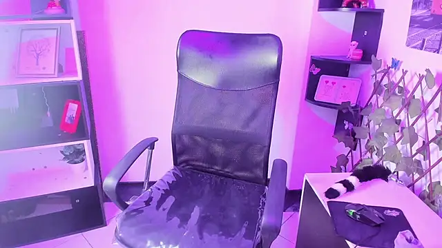 Snapshot of Miha_Cute chatting on 10/23/25, 03:06 Miha Cute online show from 10/23/25, 03:06