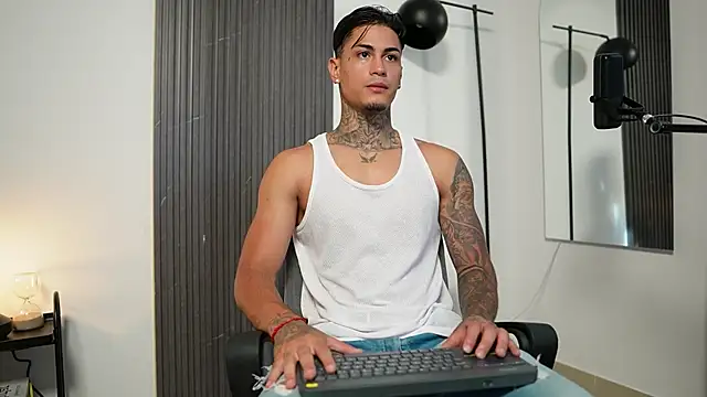 AxelVilla  online show from 10/03/25, 08:17