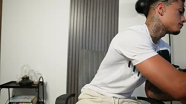 AxelVilla  online show from 10/06/25, 08:06