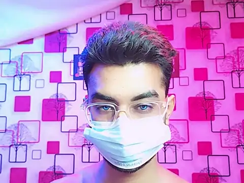 Snapshot of ChiseledCharm chatting on 11/07/25, 10:32 ChiseledCharm online show from 11/07/25, 10:32