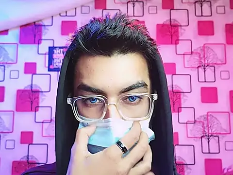 Snapshot of ChiseledCharm chatting on 11/10/25, 10:09 ChiseledCharm online show from 11/10/25, 10:09