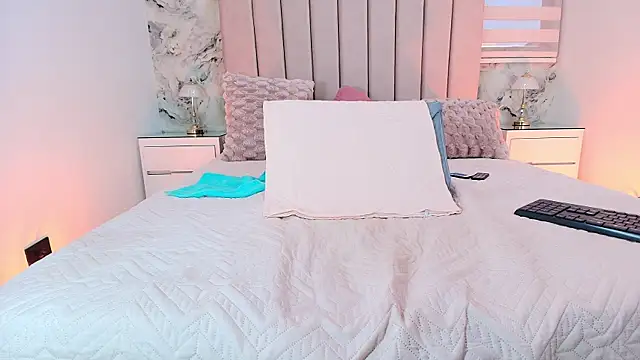 celeste moonx online show from 11/18/25, 03:16