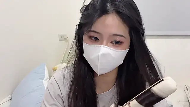 Snapshot of LHeart chatting on 09/18/25, 02:19 LHeart online show from 09/18/25, 02:19