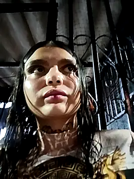 Snapshot of Alis_1327 chatting on 10/20/25, 12:11 Alis 1327 online show from 10/20/25, 12:11