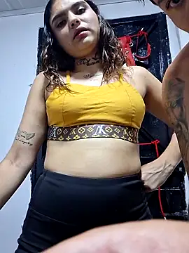 Snapshot of Alis_1327 chatting on 10/29/25, 08:32 Alis 1327 online show from 10/29/25, 08:32