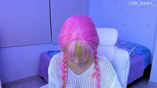 Snapshot of Lilith_Raven_ chatting on 10/17/25, 04:15 Lilith Raven online show from 10/17/25, 04:15