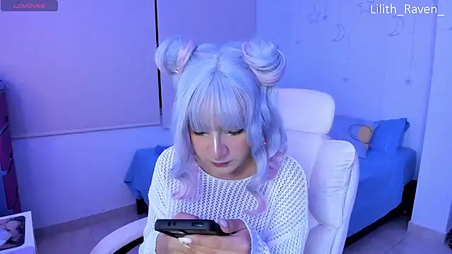 Snapshot of Lilith_Raven_ chatting on 10/27/25, 03:43 Lilith Raven online show from 10/27/25, 03:43