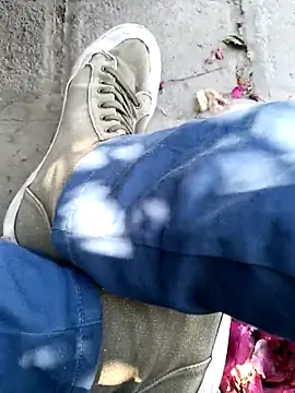 Snapshot of Ravenvodka chatting on 09/08/25, 08:19 Ravenvodka online show from 09/08/25, 08:19