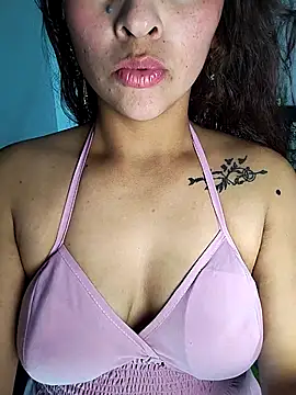 Snapshot of Fox_Roxxan chatting on 10/06/25, 01:36 Fox Roxxan online show from 10/06/25, 01:36