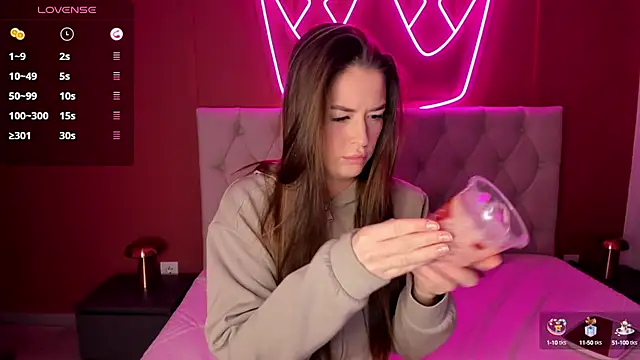 Snapshot of StacyWells chatting on 10/14/25, 02:23 StacyWells online show from 10/14/25, 02:23