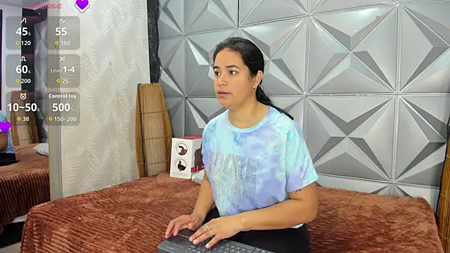 Snapshot of GreciaFox1 chatting on 11/13/25, 11:20 GreciaFox1 online show from 11/13/25, 11:20