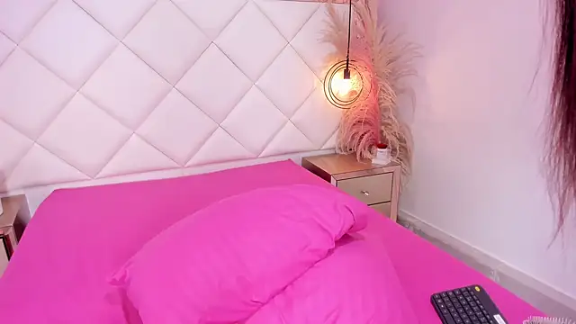 Lucianaa Collins online show from 11/05/25, 12:05