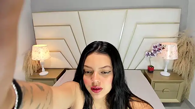 Lucianaa Collins online show from 11/12/25, 12:05