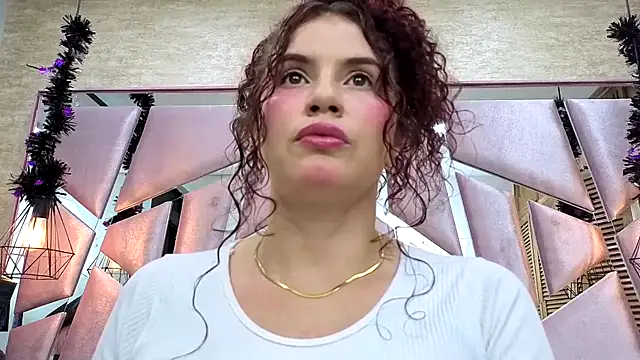 ThaliaCross online show from 11/15/25, 07:54