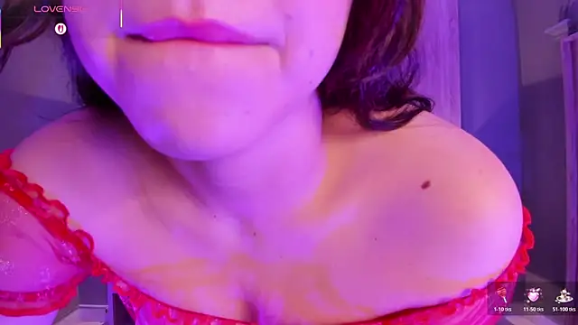 Snapshot of emma_fhox chatting on 10/28/25, 02:26 emma fhox online show from 10/28/25, 02:26