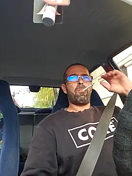 Snapshot of Thomas043 chatting on 10/22/25, 01:11 Thomas043 online show from 10/22/25, 01:11