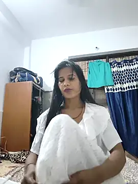cute radhikaa online show from 10/20/25, 11:54