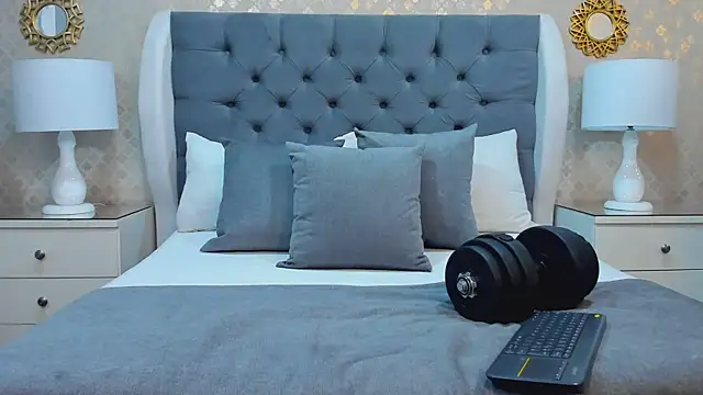 ZoeKrug online show from 10/18/25, 11:55