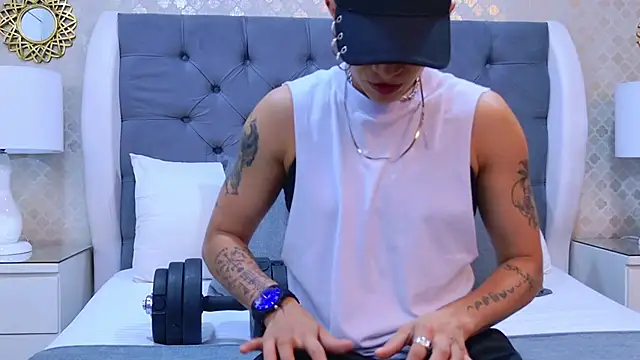 ZoeKrug online show from 10/30/25, 11:44