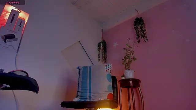 Chloe cooperr online show from 10/11/25, 01:38