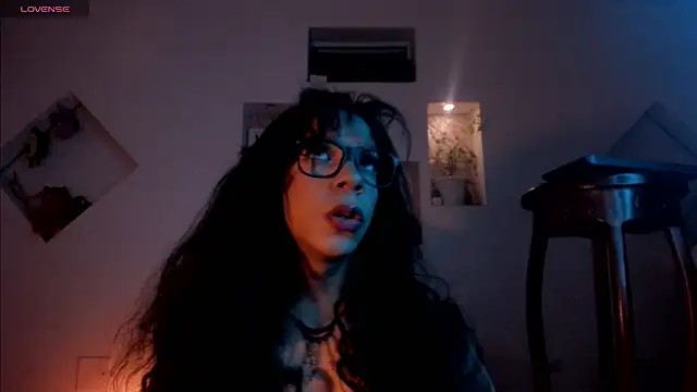 Chloe cooperr online show from 10/26/25, 09:04