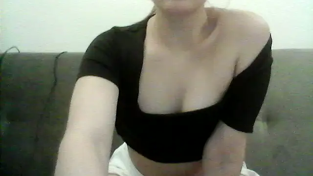 Snapshot of MissKaitrin chatting on 11/27/25, 11:29 MissKaitrin online show from 11/27/25, 11:29