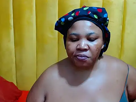 Snapshot of GiantDeal69 chatting on 09/26/25, 01:48 GiantDeal69 online show from 09/26/25, 01:48