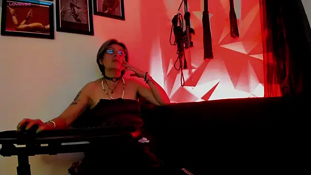 Snapshot of MistressNyx_cg chatting on 10/06/25, 02:03 MistressNyx cg online show from 10/06/25, 02:03