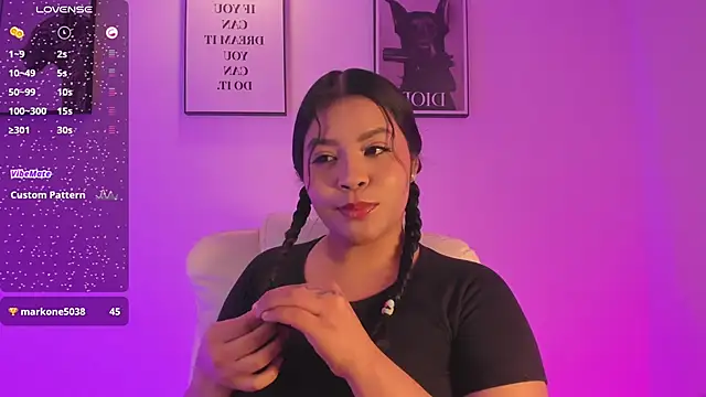 LizzyPonce online show from 11/16/25, 10:43