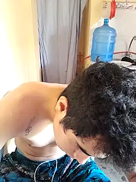 Snapshot of Ortiz3404 chatting on 11/12/25, 04:40 Ortiz3404 online show from 11/12/25, 04:40